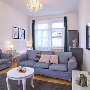 https://charles-bridge-premium-apartments.praguehotelsweb.com